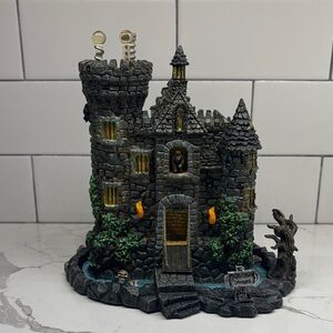 Hawthorne Village Halloween Universal Monsters ~ Frankenstein's Castle W/Figure